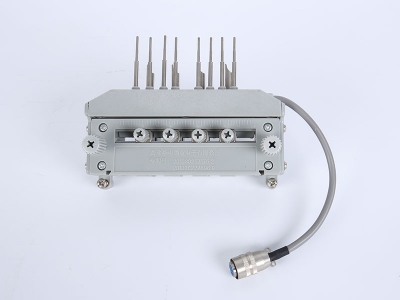 HH102A單相PC國網(wǎng)、南網(wǎng)背出線(xiàn)表座帶輔助端子（105、125MM-孔距，M8-螺桿）