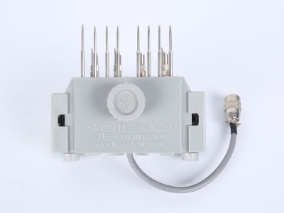 HH103單相國網(wǎng)、南網(wǎng)背出線(xiàn)表座（105、125MM-孔距，M8-螺桿）