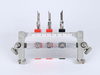 HH2017A單相鋁合金背出線(xiàn)表座（3滑塊-105、125MM-孔距，M8-螺桿）